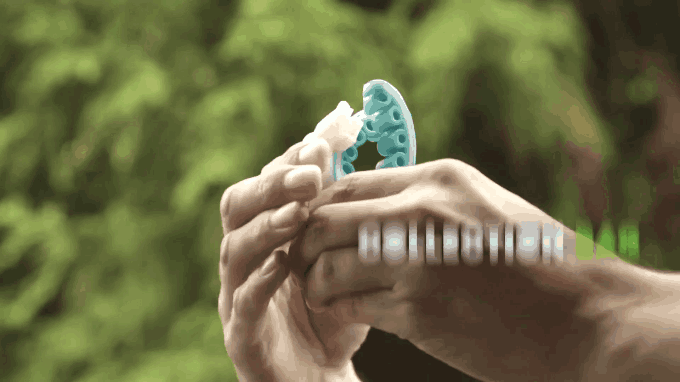 Easy to attach and unclip